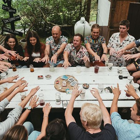 Aia Surf Camp San Sebastian Partyhostel المظهر الخارجي الصورة