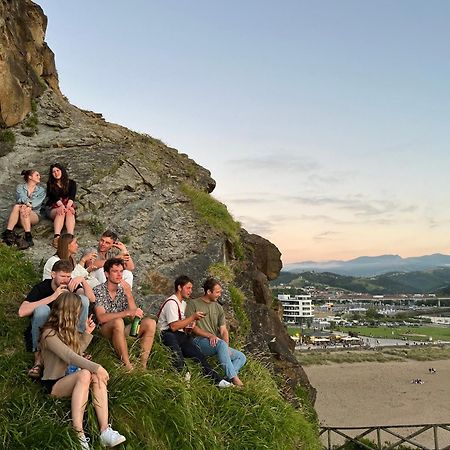 Aia Surf Camp San Sebastian Partyhostel المظهر الخارجي الصورة