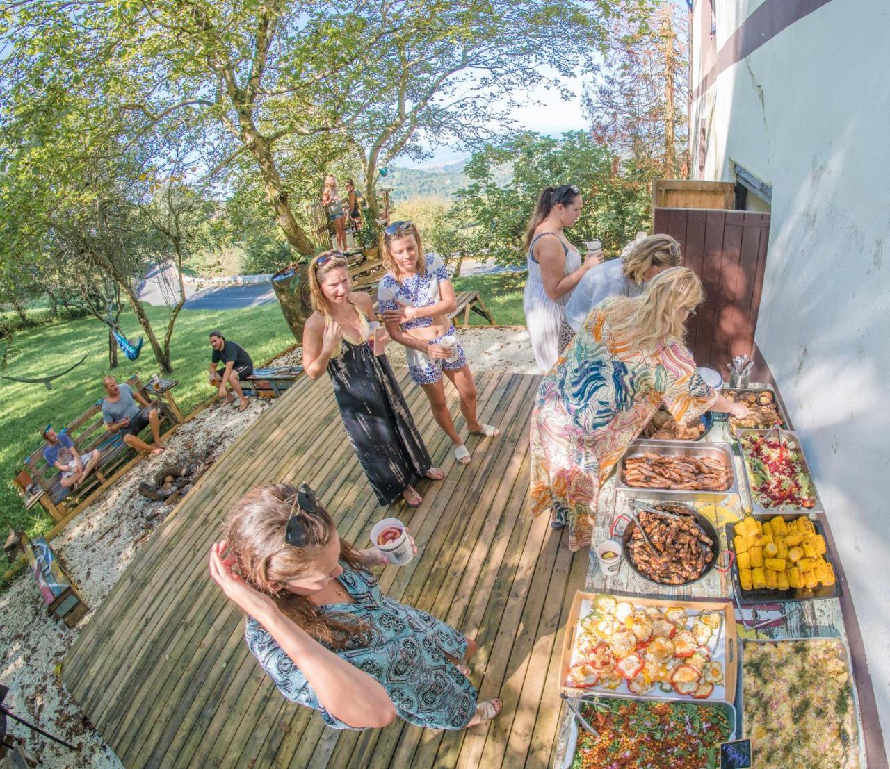 Aia Surf Camp San Sebastian Partyhostel المظهر الخارجي الصورة