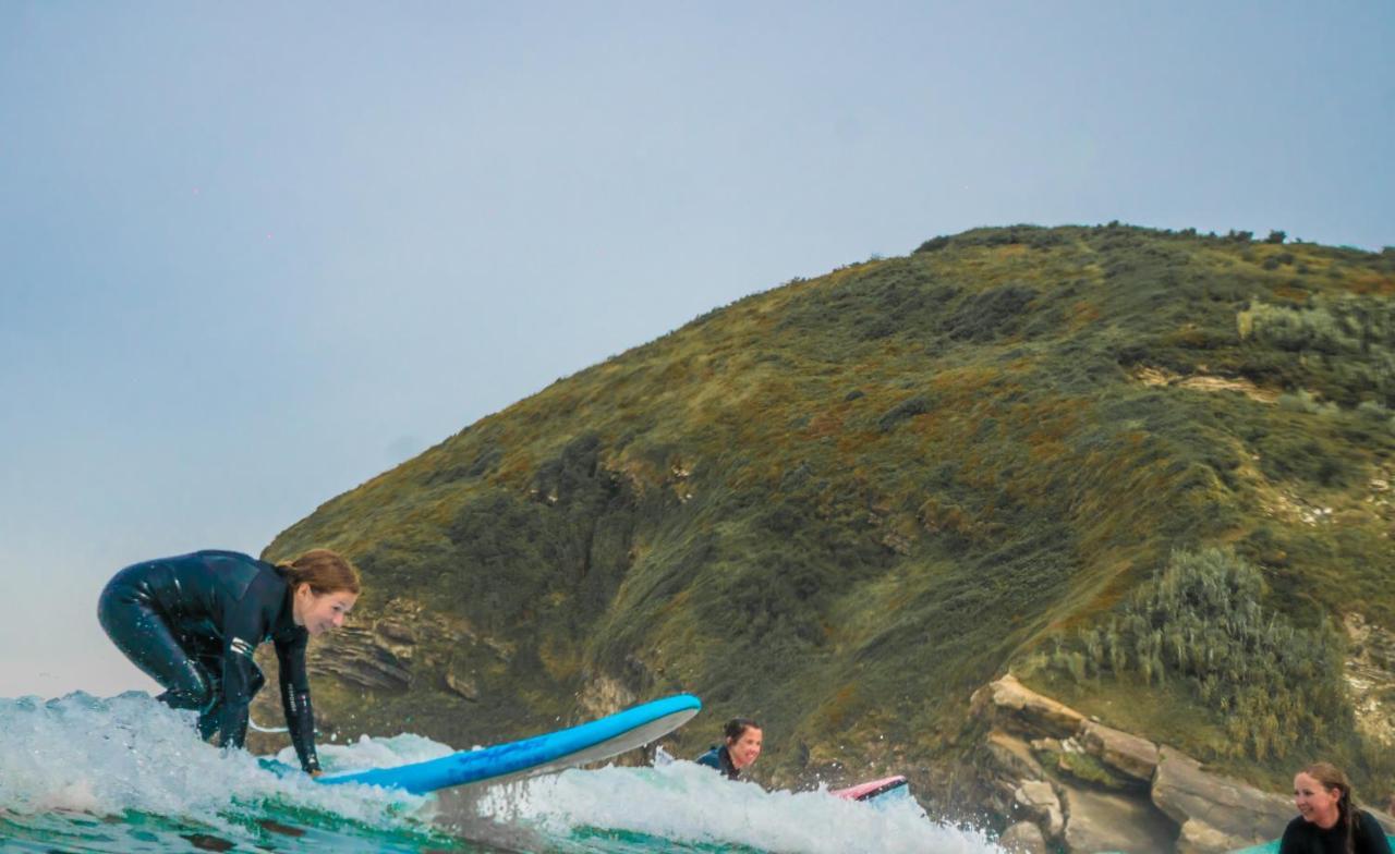Aia Surf Camp San Sebastian Partyhostel المظهر الخارجي الصورة
