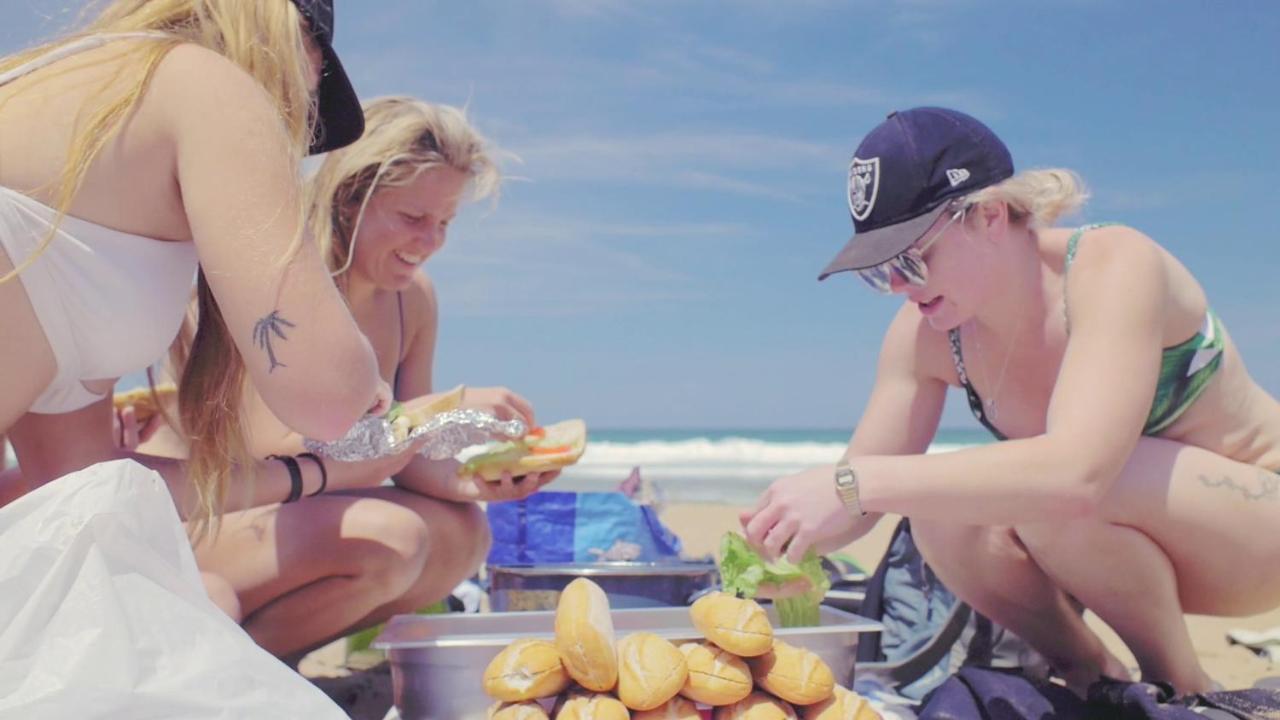 Aia Surf Camp San Sebastian Partyhostel المظهر الخارجي الصورة